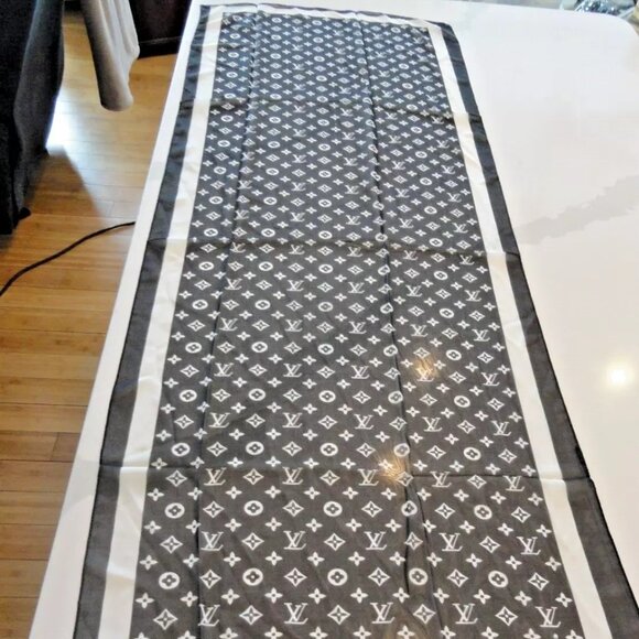 NEW AUTHENTIC RARE 2021 LOUIS VUITTON 100% SILK SCARF SCARVE BLACK WHITE 60"X20" - Picture 1 of 12